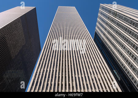 Wolkenkratzer im Rockefeller Center Komplex, 1251 Avenue of the Americas, in der Mitte NYC Stockfoto