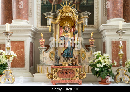 Statue S. Colmanus an die barocke St. Coloman Kirche in der Nähe von Schwangau, Allgäu, Bayern, Deutschland Stockfoto