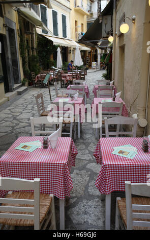 Ein schönes Restaurant in einer Seitenstraße in Korfu Stadt Korfu Griechenland Stockfoto