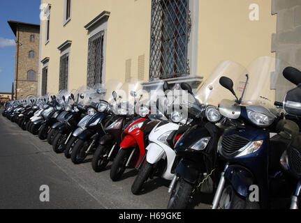 Eine Reihe von Motorrädern in Florenz Toskana Italien Stockfoto