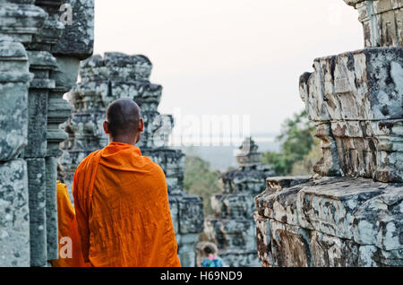 kambodschanische buddhistischer Mönch im Tempel von Angkor Wat in der Nähe von Siem reap, Kambodscha Stockfoto