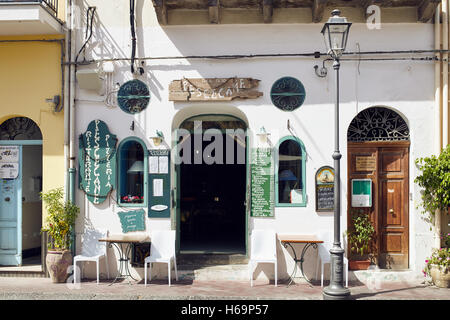 Lipari, Äolischen Inseln/Italien – 16. September 2016. Lipari, traditionelle Restaurant Pescecane. Stockfoto