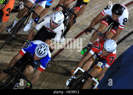 Der Brite Mark Cavendish während der Team-Beseitigung am ersten Tag von den sechs Messetagen in Lee Valley Velopark, London. Stockfoto