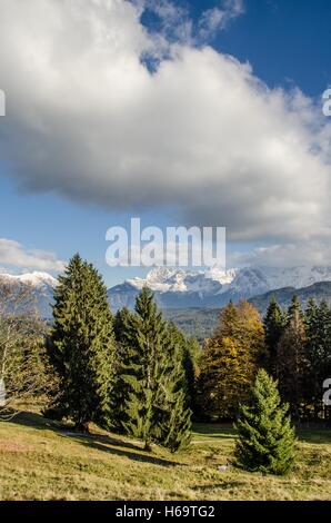 Die Gebirgskette Karwendel, Karwendel, auch einfach genannt gehört zu den nördlichen Kalkalpen und liegt größtenteils auf Tiroler Gebiet, Stockfoto