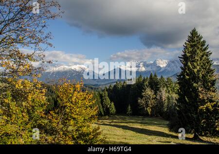 Die Gebirgskette Karwendel, Karwendel, auch einfach genannt gehört zu den nördlichen Kalkalpen und liegt größtenteils auf Tiroler Gebiet, Stockfoto