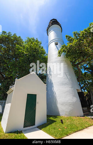 Key West Lighthouse Museum, erbaut im Jahre 1848. Es hat 88 Stufen, 50 Fuß (15 m) hoch mit 13 Lampen in 21 Zoll (530 mm) Reflektoren. Stockfoto
