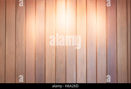 Spot-Licht auf Holzwand Hintergrund, Fotoarchiv Stockfoto