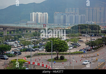 Autos parken Hong Kong international airport Stockfoto