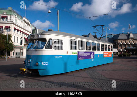 einzigen Straßenbahn geparkt in Hauptplatz in der Nähe von Hauptbahnhof Bahnhof Göteborg Schweden Stockfoto