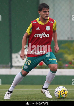 Sao Paulo, Brasilien. 25. Oktober 2016. TREINO tun PALMEIRAS - Rodrigo Spieler, SE Palmeiras, während des Trainings die Fußballakademie. Credit: Foto Arena LTDA/Alamy Live-Nachrichten Stockfoto