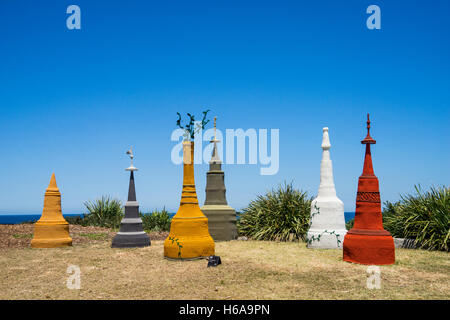 Bondi Beach, Sydney, Australien. 24. Oktober 2016. Skulptur am Meer, Australiens größte Skulptur im freien Jahresausstellung entlang der Spaziergang entlang der Küste von Bondi Beach, Tamarama Beach. Kunst-Installation mit dem Titel "Große Absichten" von Mikaela Chastledine Credit: Manfred Gottschalk/Alamy Live News Stockfoto