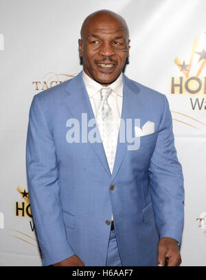 Los Angeles, Kalifornien, USA. 25. Oktober 2016. Mike Tyson besucht die Hollywood Walk von Ruhm Auszeichnungen bei Taglyan Komplex am 25. Oktober 2016 in Los Angeles, Kalifornien. Bildnachweis: Das Foto Zugang/Alamy Live-Nachrichten Stockfoto