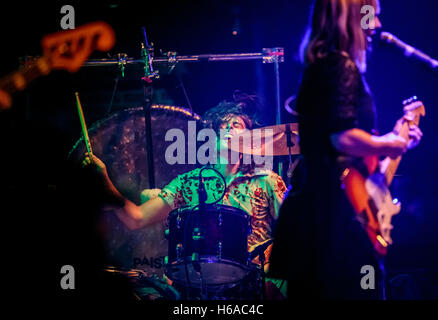 Las Vegas, Nevada, USA. 25. Oktober 2016. Haus Abdeckung *** The Joy Formidable in Brooklyn Bowl in Las Vegas, NV am 25. Oktober 2016. Bildnachweis: MediaPunch Inc/Alamy Live-Nachrichten Stockfoto