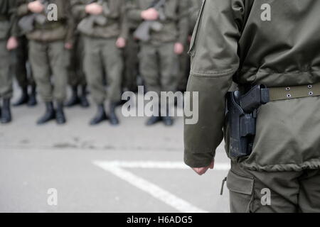 Wien, Österreich. 26. Oktober 2016.  Österreichischer Nationalfeiertag 2016 am Heldenplatz in Wien. Es wurden 2.000 Rekruten im Dienst in der Armee. Bildnachweis: Franz Perc/Alamy Live-Nachrichten Stockfoto