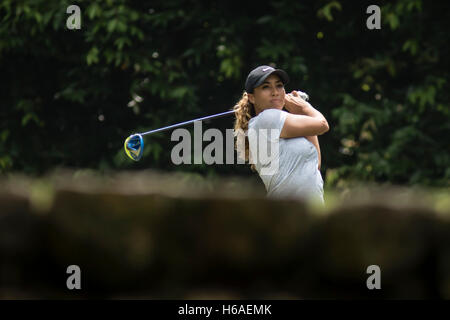 Kuala Lumpur, Malaysia. 26. Oktober 2016. Cheyenne Woods Abschlag bei LPGA Malaysia 2016 Championship Golfplatz TPC Kuala Lumpur (TPCKL). Bildnachweis: Danny Chan/Alamy Live-Nachrichten. Stockfoto