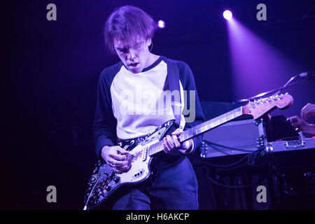 London, UK. 26. Oktober 2016. Gabriel Winterfield Jagwar Ma führt auf der Bühne auf Electric Ballroom am 26. Oktober 2016 in London, England. Bildnachweis: Michael Jamison/Alamy Live-Nachrichten Stockfoto