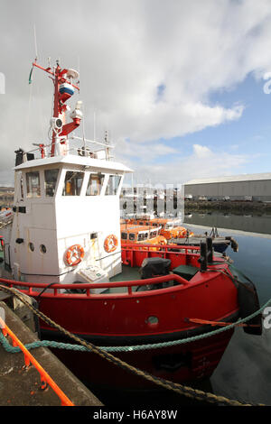 Brandbekämpfung, Schiffe und Notfall Boote bei Killybegs Hafen Co Donegal Ireland Stockfoto