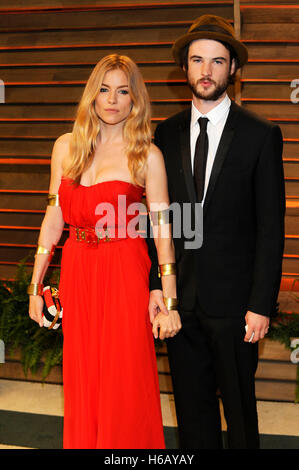 Sienna Miller besucht die 2014 Vanity Fair Oscar Party am 2. März 2014 in West Hollywood, Kalifornien. Stockfoto