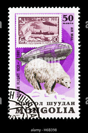 Briefmarke aus der Mongolei, die Darstellung der Graf Zeppelin und Eisbär, 50' Jahrestag seiner polaren Flug. Stockfoto