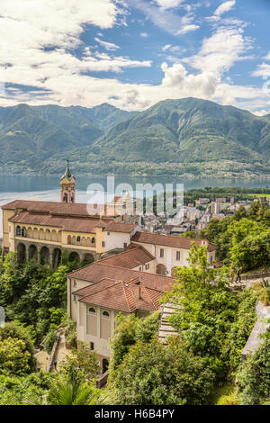 Blick von der Santuario della Madonna del Sasso in Locarno und Lago Maggiore, Tessin, Schweiz Stockfoto