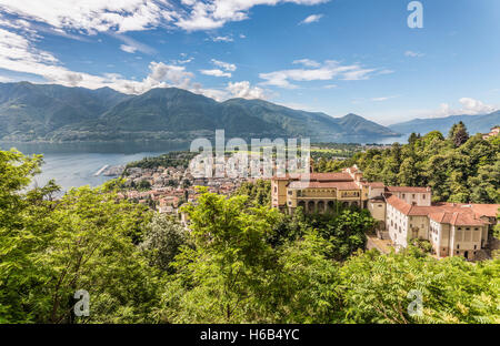 Blick von der Santuario della Madonna del Sasso in Locarno und Lago Maggiore, Tessin, Schweiz Stockfoto