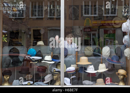 Milliner: Hüte im Schaufenster, Danzig, Polen Stockfoto