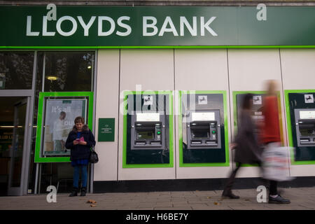 Eine Gesamtansicht der Lloyds Bank in Commercial Road, Portsmouth Stockfoto