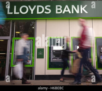 Eine Gesamtansicht der Lloyds Bank in Commercial Road, Portsmouth Stockfoto