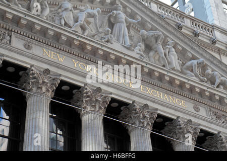 Der New Yorker Börse Gebäude, Broad Street, Manhattan, New York, Vereinigte Staaten. Stockfoto