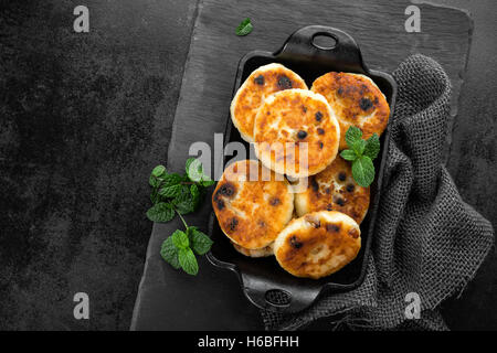 Quark Pfannkuchen, syrniki Stockfoto