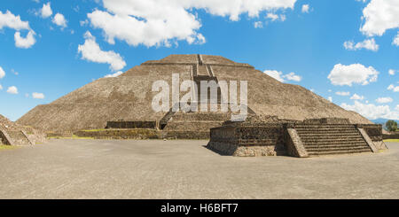 Die Sonnenpyramide in San Juan Teotihuacan, Mexiko ist die größte Pyramide in Teotihuacan. Stockfoto