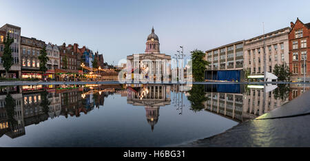 Das Rat-Haus gesehen aus über den alten Marktplatz, Nottingham, England, UK Stockfoto