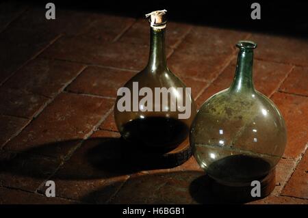 Balsamico-Essig Hersteller, Modena, Emilia Romagna, Italien Stockfoto