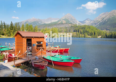 STRBSKE PLESO, Slowakei - 12. September 2016: Hohe Tatra - Strbske Pleso See. Stockfoto