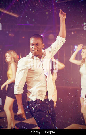 Zusammengesetztes Bild der happy Friends tanzen fröhlich Stockfoto