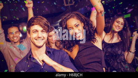 Zusammengesetztes Bild der happy Friends tanzen zusammen Stockfoto