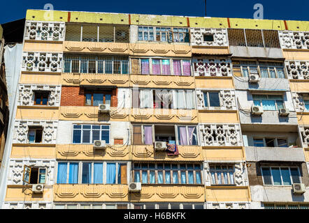 Sowjet-Ära Wohnhaus im Zentrum von Taschkent, Usbekistan Stockfoto