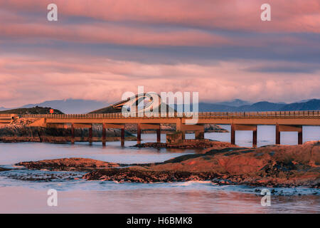 Die atlantischen Ocean Road an der West Küste von Norwegen Stockfoto