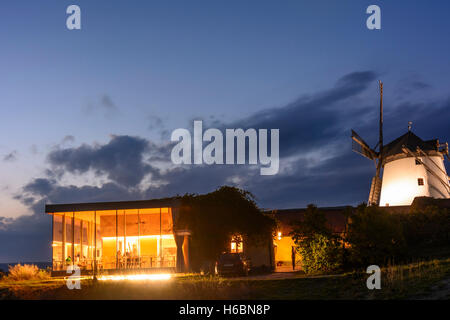 Retz: Windmühle, Windmühle, "Windmühlheuriger" Heuriger Wein Restaurant, Weinviertel, Niederösterreich, Niederösterreich, Österreich Stockfoto