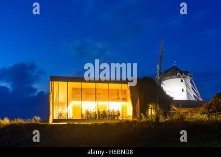 Retz: Windmühle, Windmühle, "Windmühlheuriger" Heuriger Wein Restaurant, Weinviertel, Niederösterreich, Niederösterreich, Österreich Stockfoto