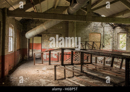 In der nun verlassenen Falcon Keramik, Stoke-on-Trent, Staffordshire, UK Stockfoto