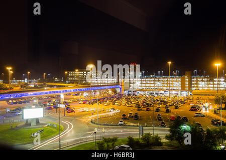 Manchester International Airport Terminal 1 angesehen vom Radisson Blu Hotel Manchester Flughafen Stockfoto