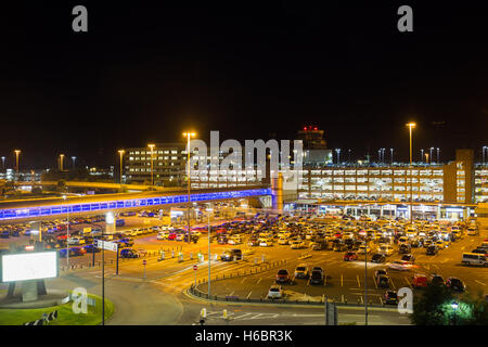 Manchester International Airport Terminal 1 angesehen vom Radisson Blu Hotel Manchester Flughafen Stockfoto