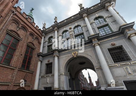 Golden Gate, Zlota Brama, Westseite, historisches Gebäude, mit Blick auf Ulica Dluga (Dluga Straße), Rathaus, Danzig, Polen Stockfoto