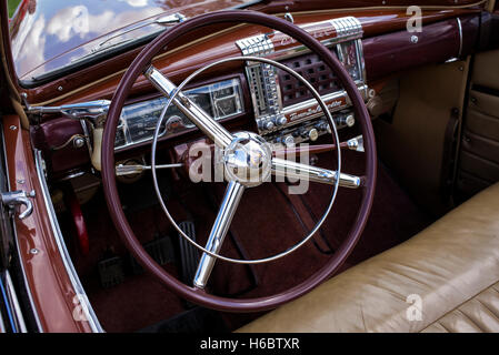 1947 Chrysler Lenkrad und Armaturenbrett. Amerikanische Oldtimer Stockfoto