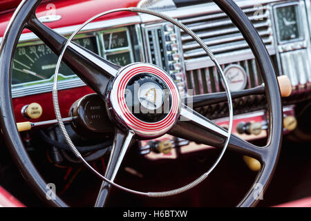 1947 Plymouth Lenkrad und Armaturenbrett. Classic American Auto 1947 Plymouth Lenkrad und Armaturenbrett. Classic American Auto Stockfoto