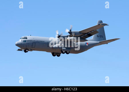 Niederländische Luftwaffe Lockheed C-130H-30 Hercules (L-382) [G-273] im Finale für Piste 32. Stockfoto
