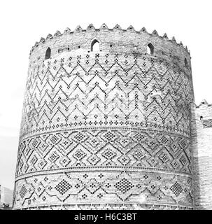 die alte Burg Stadt Wehrarchitektur in der Nähe ein Garten in Iran Shiraz zu verwischen Stockfoto