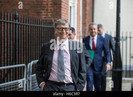 Bill Gates, Multi-Millionär, Philanthrop und Gründer von Microsoft, lohnt sich ein Besuch Nummer 11 Downing Street, London, UK Stockfoto