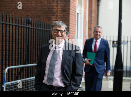 Bill Gates, Multi-Millionär, Philanthrop und Gründer von Microsoft, lohnt sich ein Besuch Nummer 11 Downing Street, London, UK Stockfoto